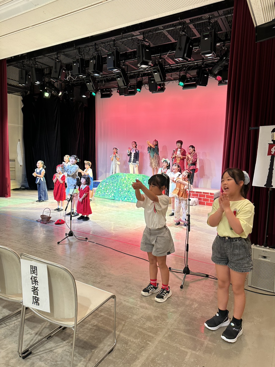 地域イベントステージでのフラッシュモブの様子①